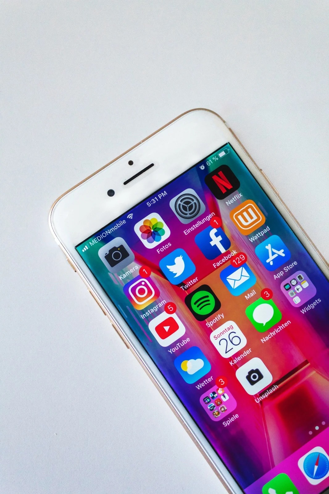 NEW RESEARCH SHOWS USER CONFIDENCE IN SOCIAL MEDIA IS DECLINING.